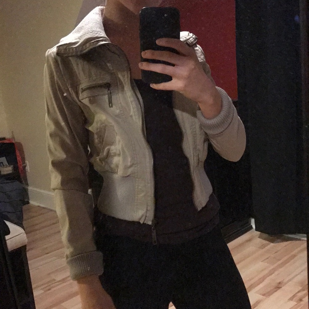 Tan jacket - Picture 2 of 3